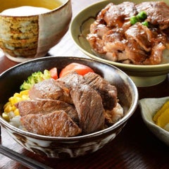 札幌バルナバフーズ／北海道産牛 ステーキ丼 ＆ 豚丼セット