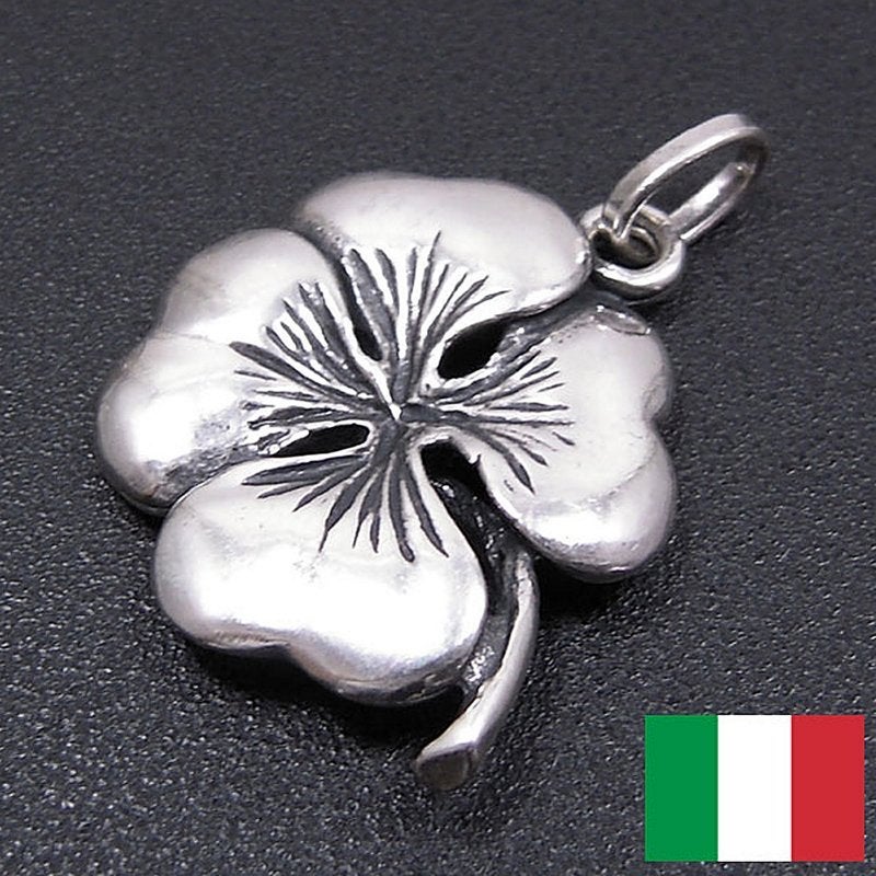 銀製品の店　アンティエーレ／イタリア製 四葉のクローバーのシルバーチャーム：大（いぶし銀）CHARMS＆Co.：Made in Italy