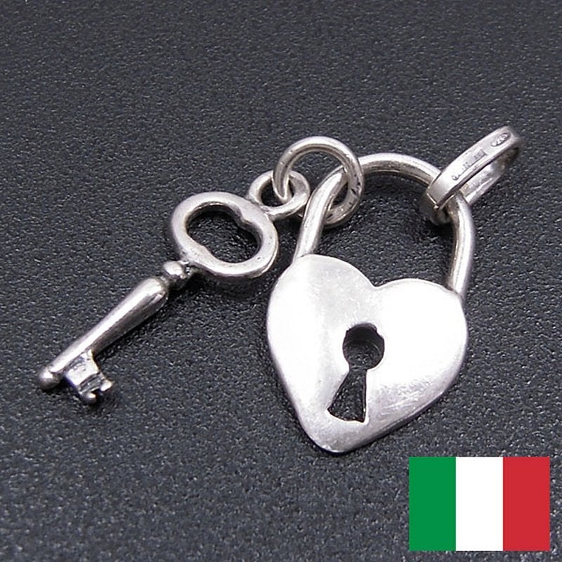 イタリア製 鍵とハート錠のシルバーチャーム（いぶし銀）　CHARMS＆Co.：　Made in Italy