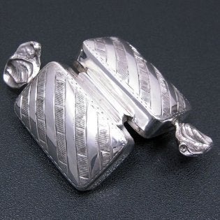 銀製品の店 アンティエーレ キャンディー型の銀製ピルケース 長方形型