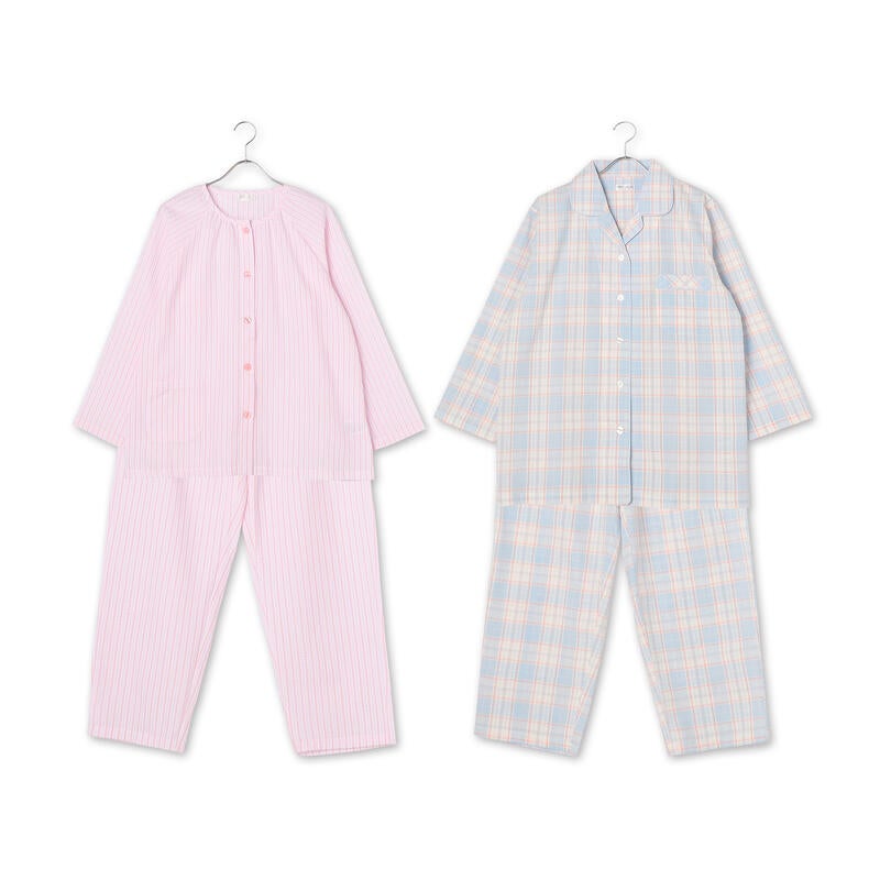 お洋服43枚です。たくさん入っています。お楽しみ袋です。 お洋服43枚です。たくさん入っています。お楽しみ袋です。