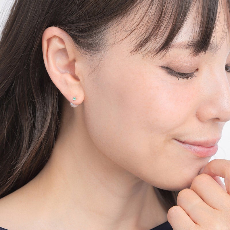 Moon Label（ムーンレーベル） Gemini エメラルドピアス K18