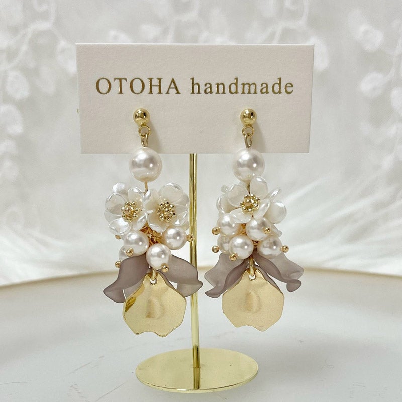 CHOOSEBASE SHIBUYA 小さなお花と花びらピアス/イヤリング｜OTOHA handmade（オトハハンドメイド） 通販 -  西武・そごうの公式ショッピングサイト e.デパート