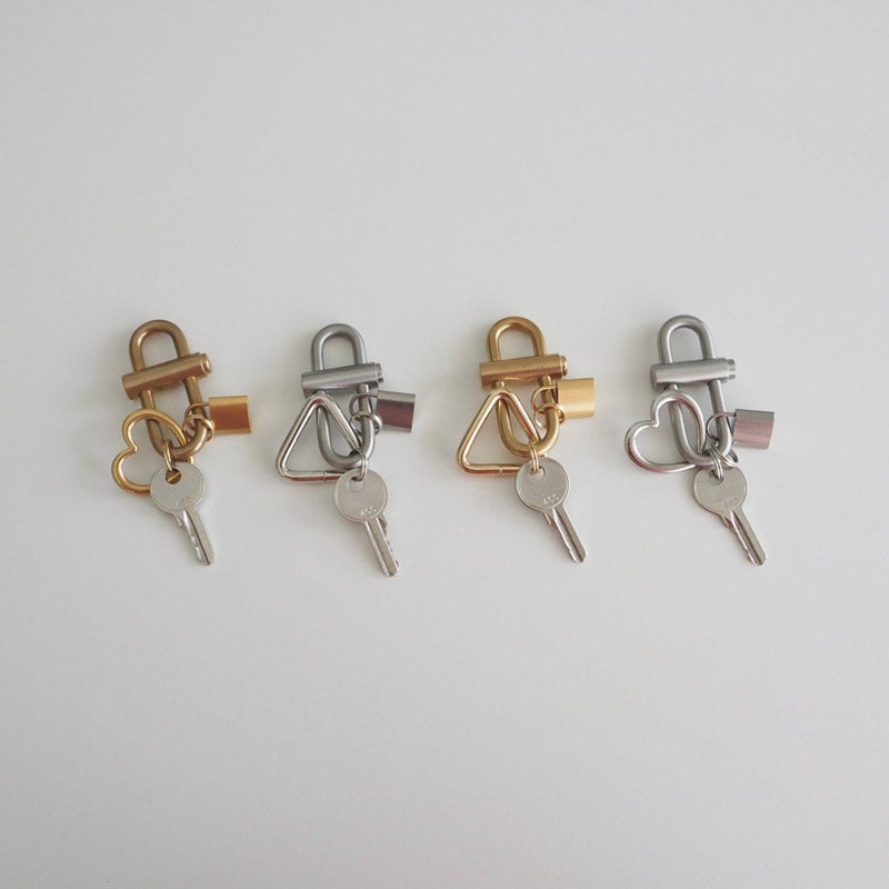 CHOOSEBASE SHIBUYA Triangle hoop key ring キーリング