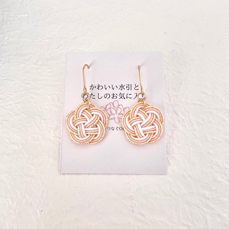 水引梅結びピアス／イヤリング｜かわいい水引とわたしのお気に入り（カワイイミズヒキトワタシノオキニイリ