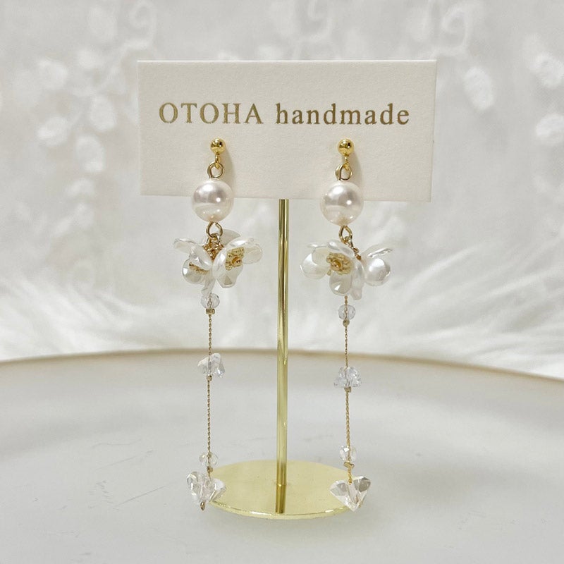 小さなお花とクリスタル ピアス/イヤリング｜OTOHA handmade（オトハハンドメイド）