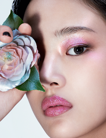 CHANEL ブライトニング 2025 コレクション〈カメリア フトゥーラ CHANEL ブライトニング 2025 コレクション〈カメリア フトゥーラ