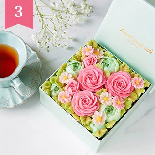 Flower Picnic Cafe（フラワーピクニックカフェ）／食べられるお花のボックスフラワーケーキ（スプリングガーデン）（送料込み）